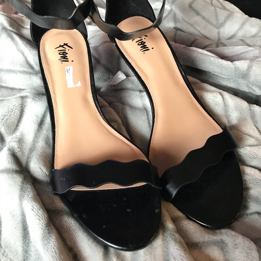 heels - Picture 2 of 4